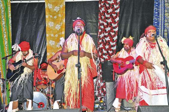 Les Solitaires de Wanéé  en concert à Boulari