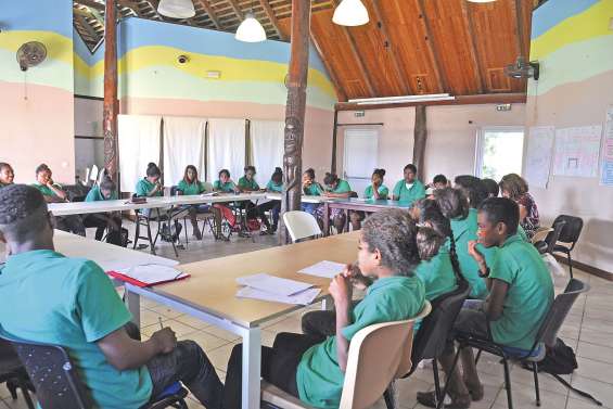 Tadine : les élèves pensent leur collège