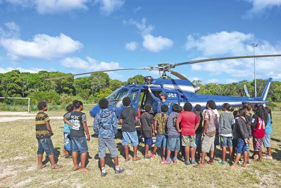 L’hélicoptère de la gendarmerie en visite au collège