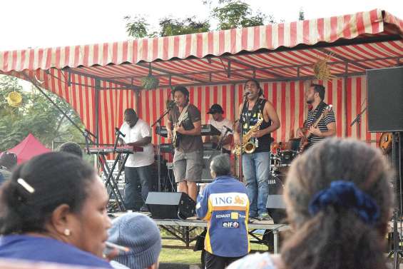 Les habitants de Maré se retrouvent lors d’une journée culturelle