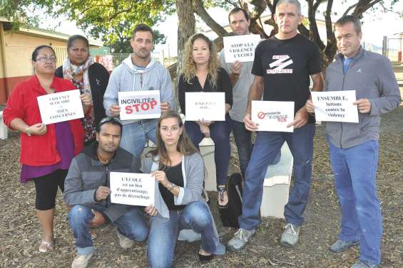 Les professeurs  affichent leur soutien