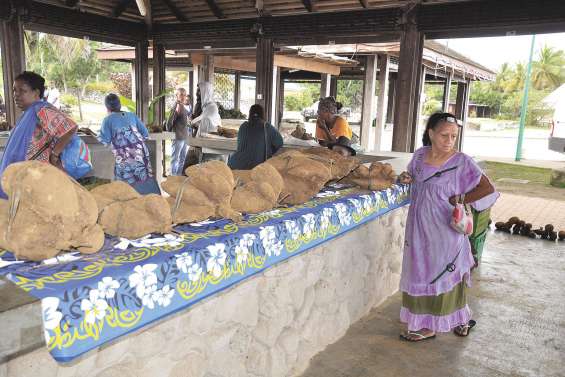 Un marché de tubercules à Tadine