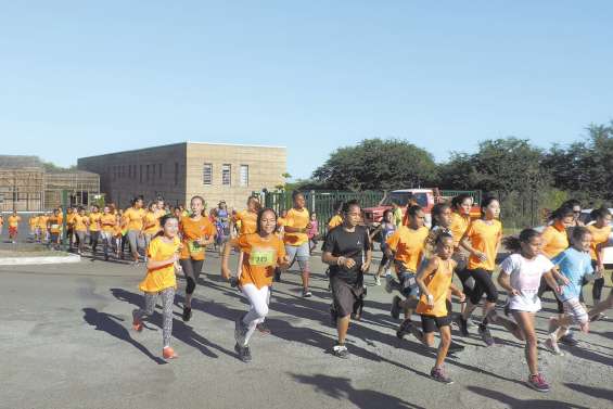 Le premier cross du collège  de Païamboué sous un ciel bleu