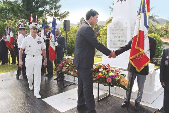 Dépôt de gerbe à Païta et à Dumbéa