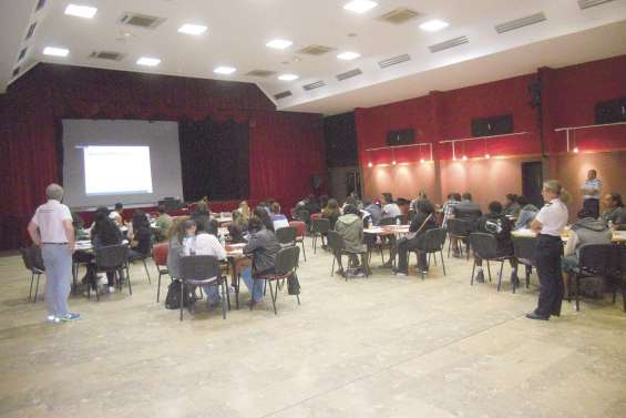 Des jeunes à l’écoute de l’armée