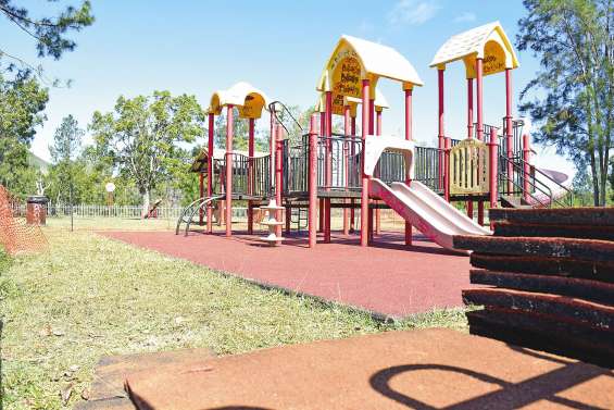 Aire de jeux et pont  au conseil de La Coulée