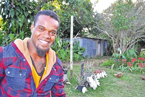 Jean-Louis, jeune sculpteur révélé lors de la Fête du ura