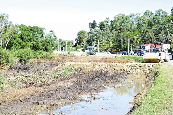 Des terrassements pour entreposer le stock de schiste à Saint-Michel