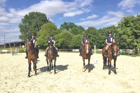 Quatre cavalières  à Lamotte-Beuvron
