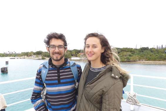 Un couple sur les routes  de la Grande Terre