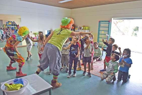 Des mamans clowns aident  à exprimer les émotions