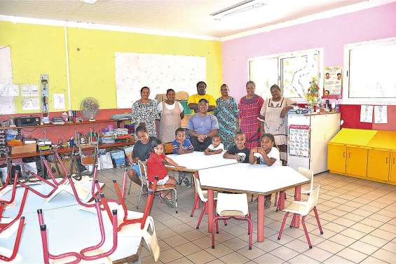 Un don de mobilier bienvenu  à la petite école de Wanap