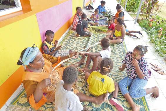 Les écoliers de Tiga rompent  leur isolement à Luengoni
