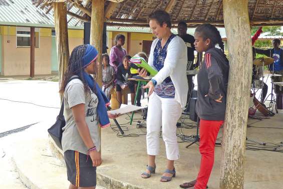 Les diplômés orientent les plus jeunes