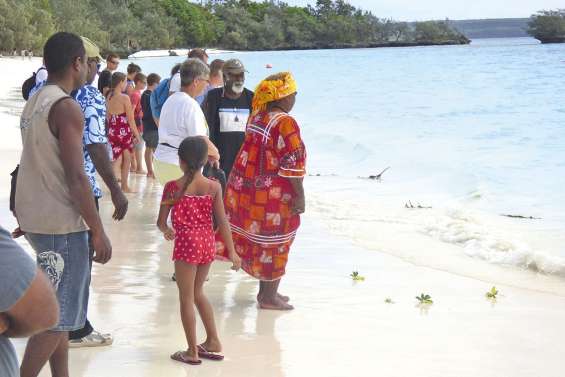 Dix ans après, la famille rend hommage à Stéphanie, victime d’un requin