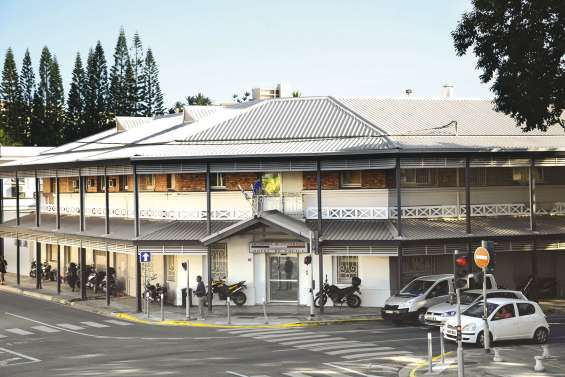 Un policier poursuivi pour violences au commissariat