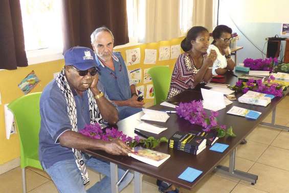 Quatre écrivains locaux en dédicace