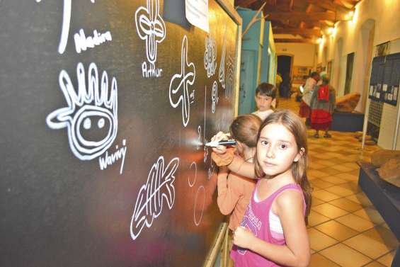 Les pétroglyphes ont investi le musée