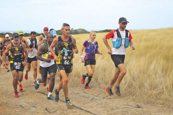Une course entre montagnes et océan