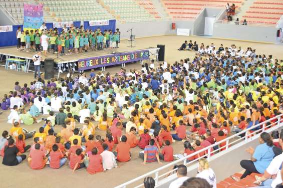 Mille écoliers réunis pour la paix