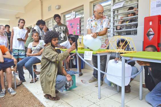 Les jeunes font bouillonner la science