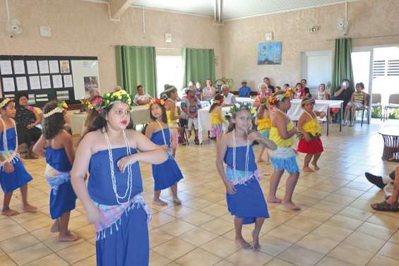 De la danse tahitienne pour les anciens