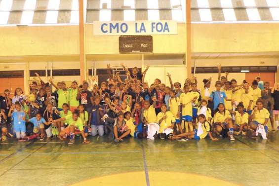 Quinze équipes féminines de futsal en finales