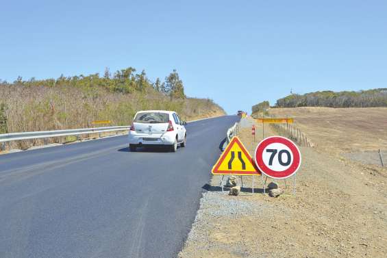 Travaux d’enrobé en cours à la plaine des Gaïacs