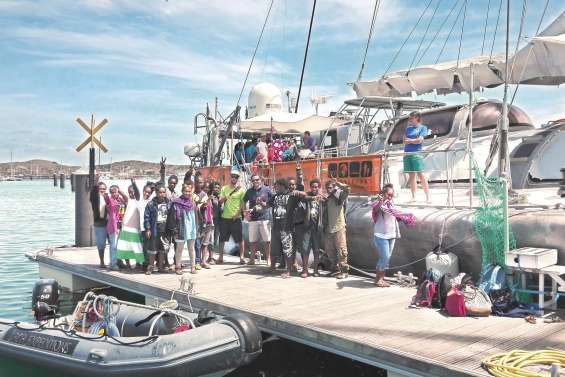 Les élèves de Dö Mwà en escale sur le Tara