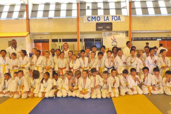 Un tas d’amis sur le tatami de La Foa