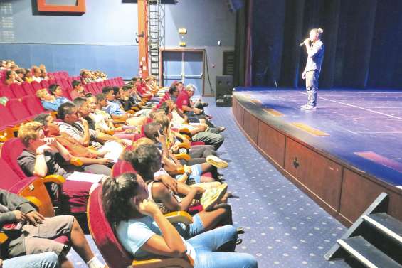 Le poids des mots, le choc des vidéos