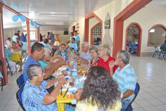 Un repas pour rompre l’isolement