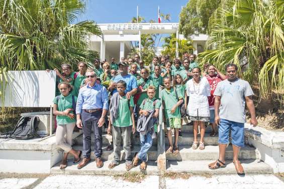 Les élèves de Tadine rencontrent leurs correspondants de Nouméa