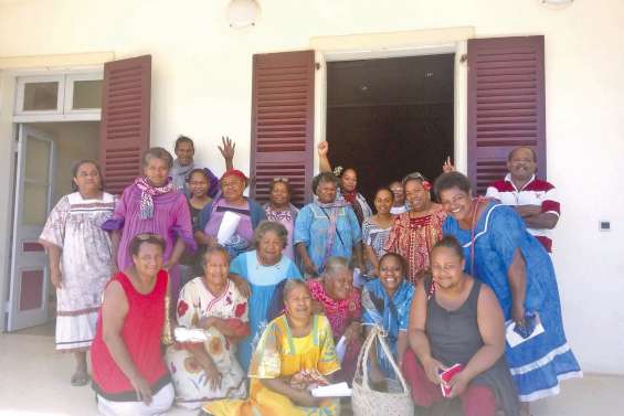 Les exposantes préparent leur Jeudi du centre-ville