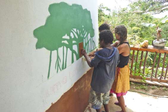 Un restaurant aux  couleurs des collégiens