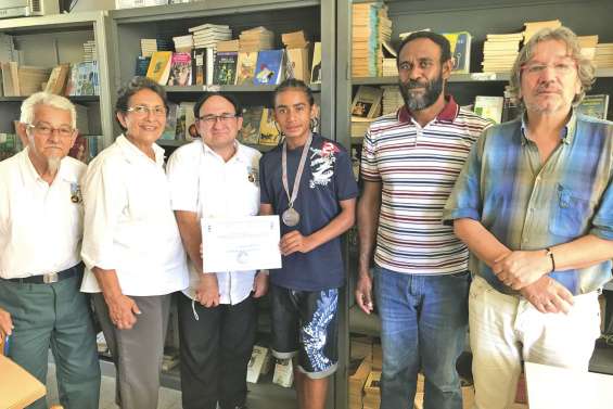 Deux collégiens honorés pour leur sportivité