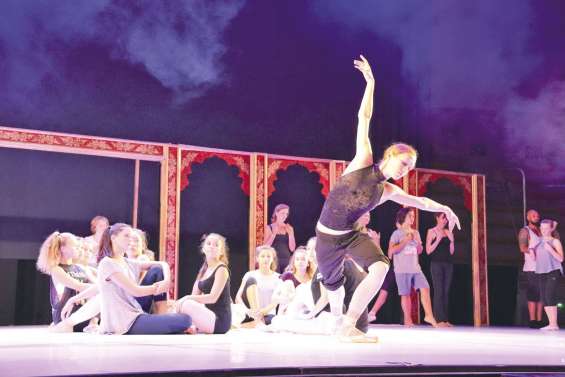 La Bayadère, spectacle coloré interprété par des danseurs étoile