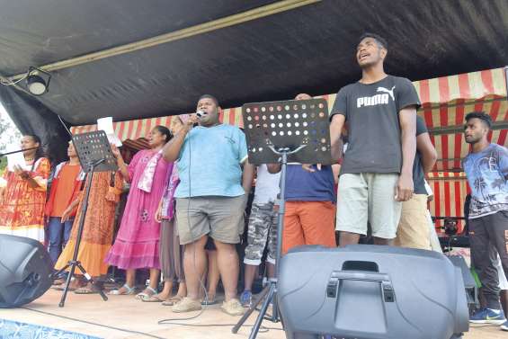La musique chrétienne a résonné dans la tribu de Saint-Louis