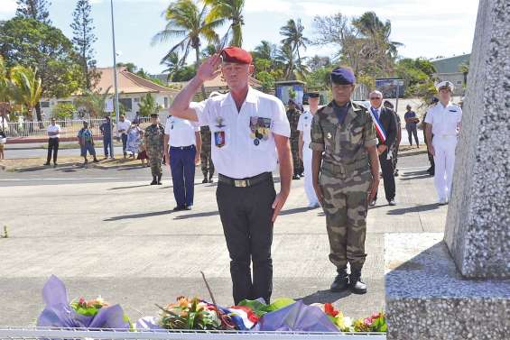 Une cérémonie  dans la sobriété
