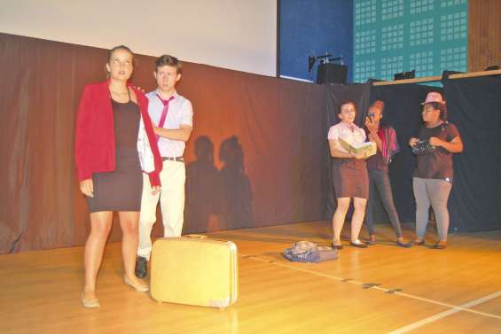 Les comédiens du lycée font salle comble