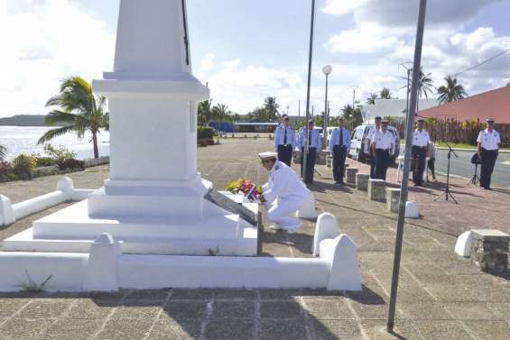 Une commémoration en comité restreint