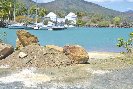 Une mise à l’eau  toujours fermée au port