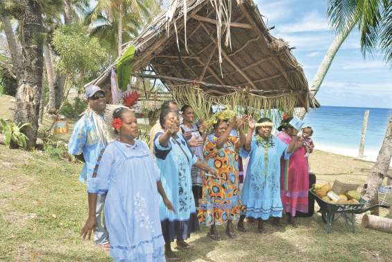 Des croisiéristes australiens à Eni, une nouvelle activité pour la tribu