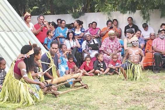 Les jeunes de Yaté s’exposent doublement à la médiathèque