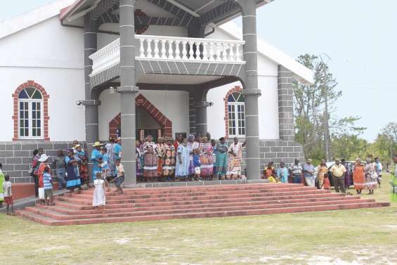 Consécration de deux diacres  à la paroisse de Siloam