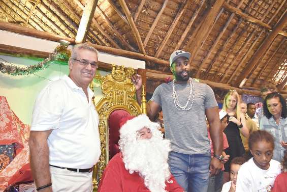 Le père Noël et Teddy Riner lancent officiellement les festivités de Noël
