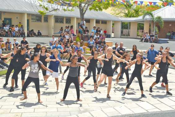 L’année scolaire s’achève au collège avec des prix et des danses