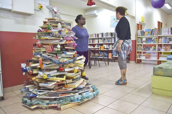 Un beau sapin de Noël  qui donne envie de lire