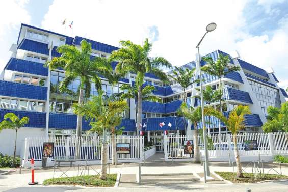 La guerre des collaborateurs rebondit