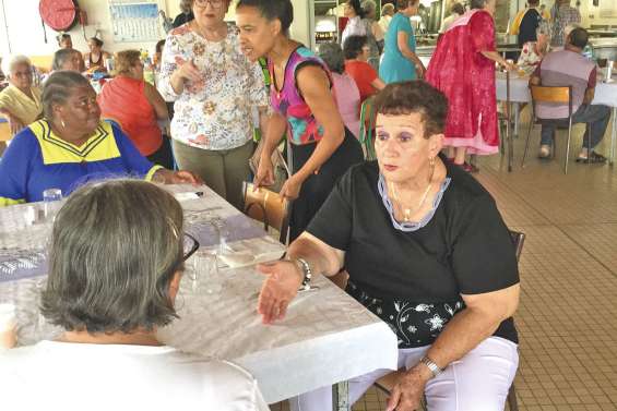 Un repas de Noël pour les anciens